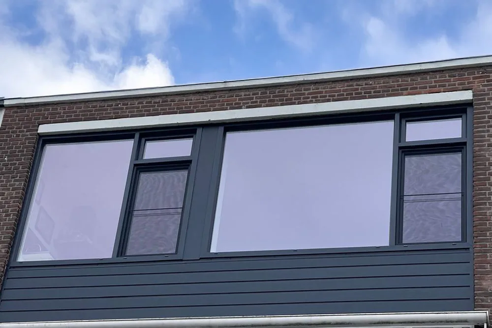 Dakkapel met antraciet kunststof kozijnen — 2-onder-1-kap Amstelveen