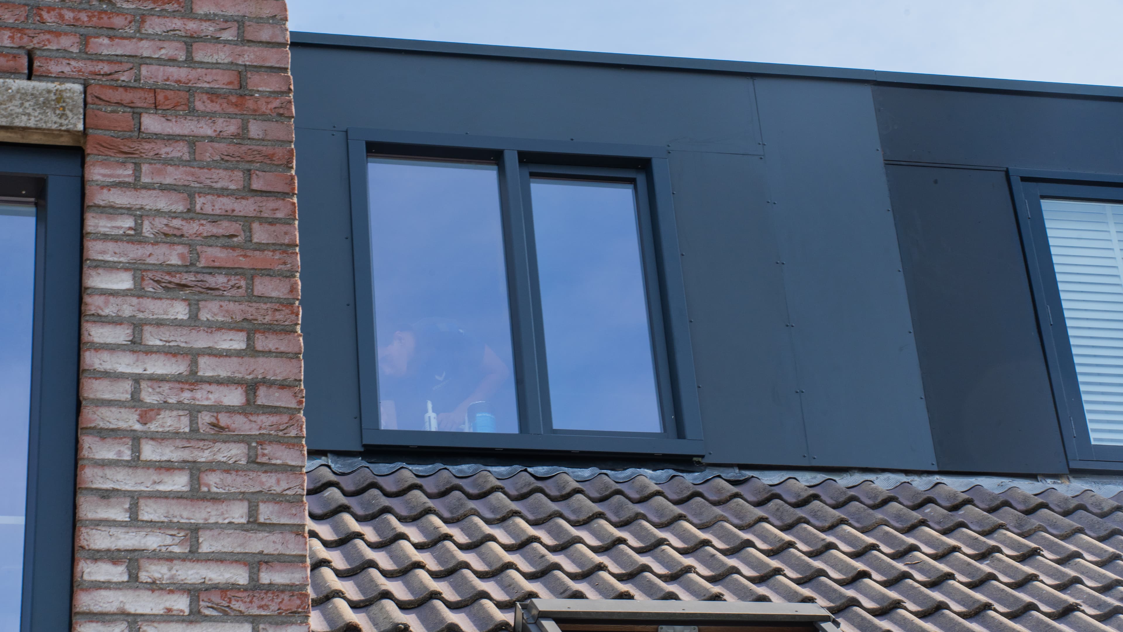 Moderne woning met nieuwe kozijnen in Hoofddorp